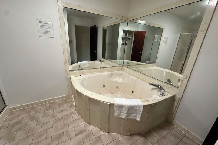 Jetted tub