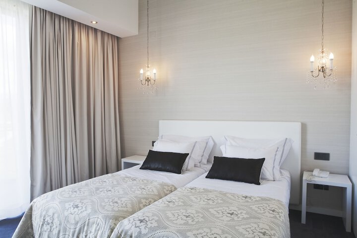 Room 4 of 105