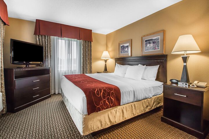 1 King Bed Suite (26 of 37)