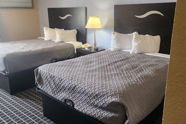 Deluxe Room 2 Queen Beds Accessible (17 of 20)