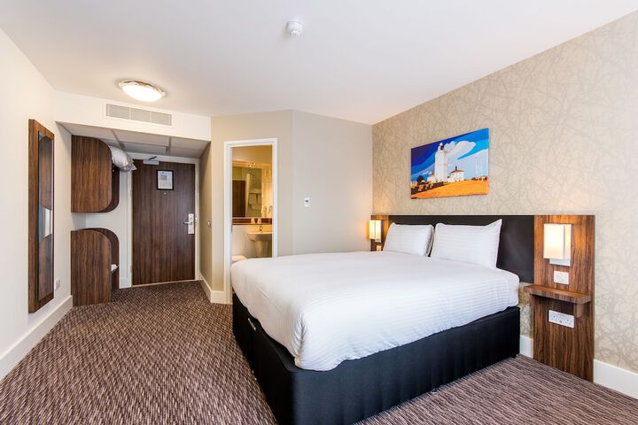 Room 4 of 30