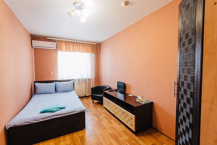 Room 4 of 90