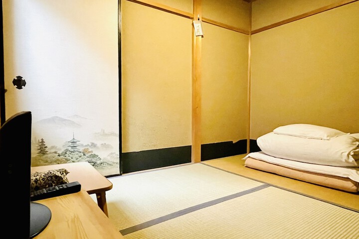 Room 5 of 48