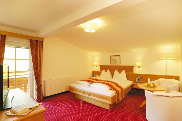 Room 5 of 93