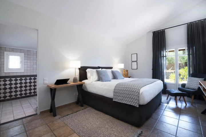 Room 5 of 18