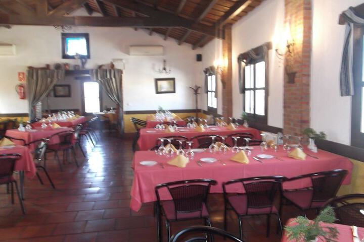 Dining 8 of 13