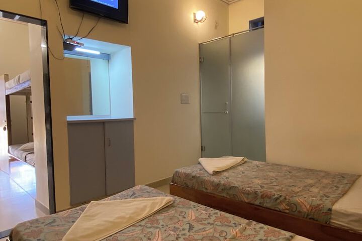 Room 51 of 189