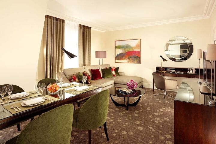 Room 73 of 142