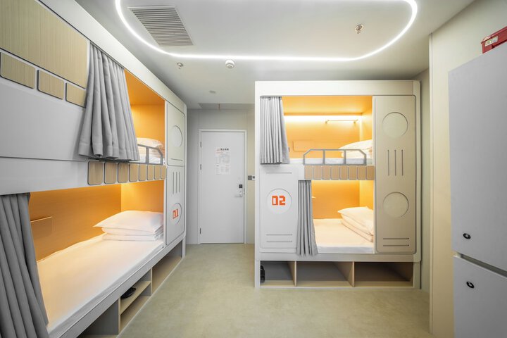 Room 12 of 61