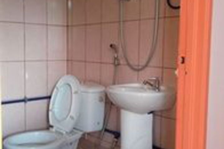 Room 4 of 27