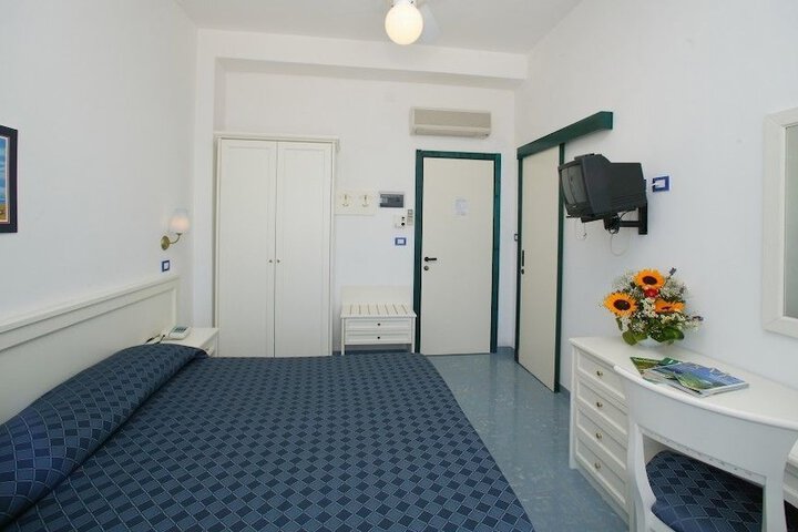 Room 3 of 61