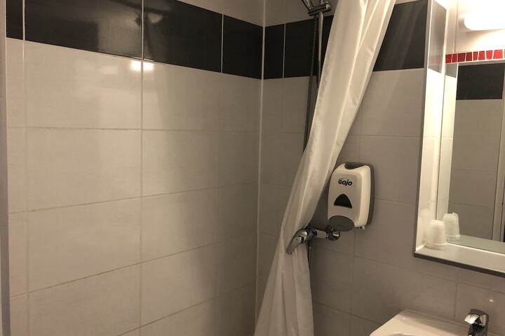 Room 26 of 48