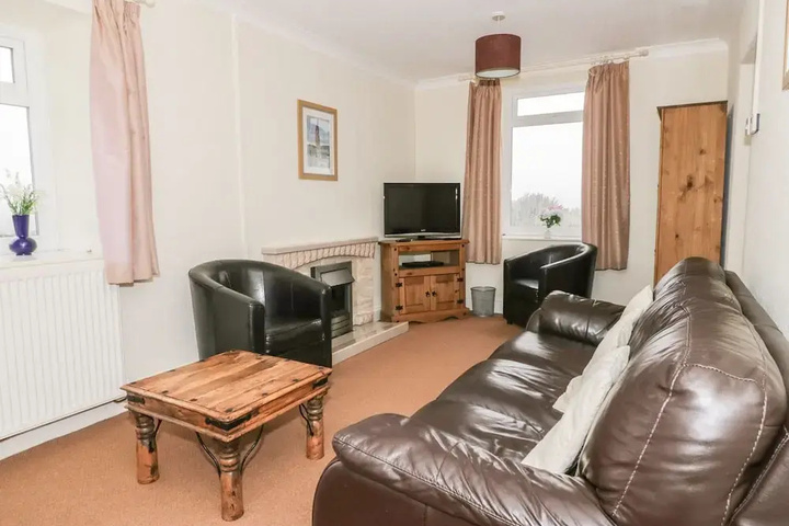 Room 4 of 12