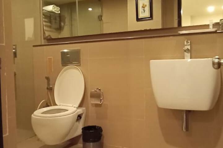 Room 13 of 17
