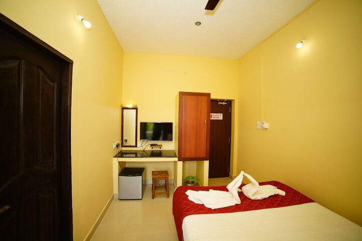 Room 3 of 12