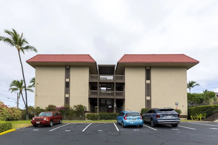 Exterior of Kona Mansions #a301