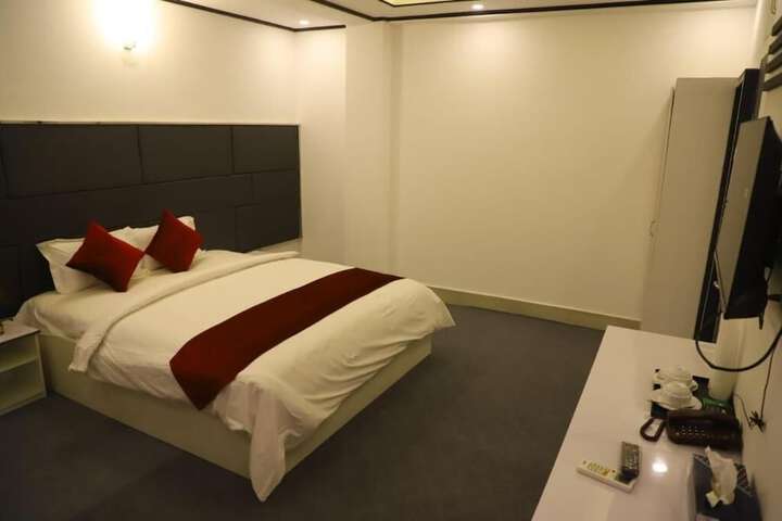 Room 28 of 39