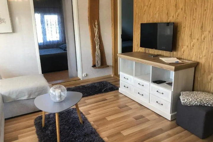 Room 5 of 12