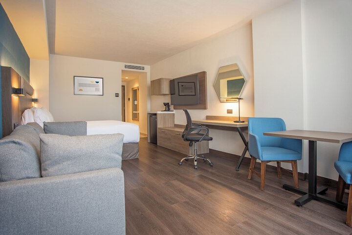 Room 10 of 82