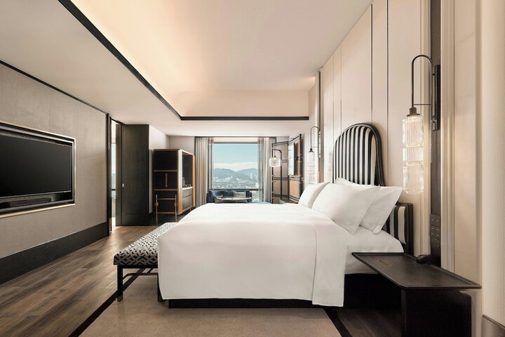 Room 15 of 72