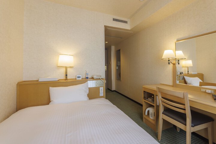 Room 6 of 35
