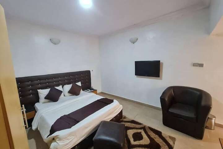 Room 10 of 48