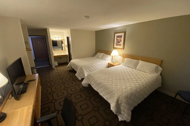 Room 5 of 18