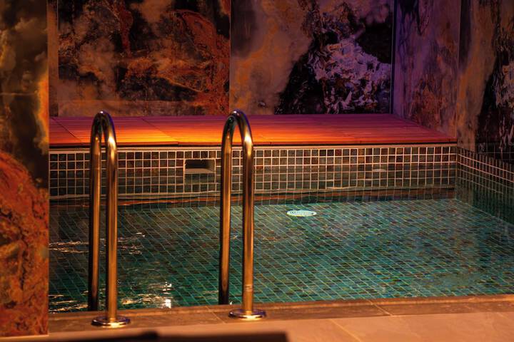 Pool 33 of 61
