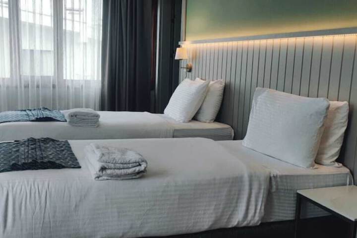Room 18 of 222