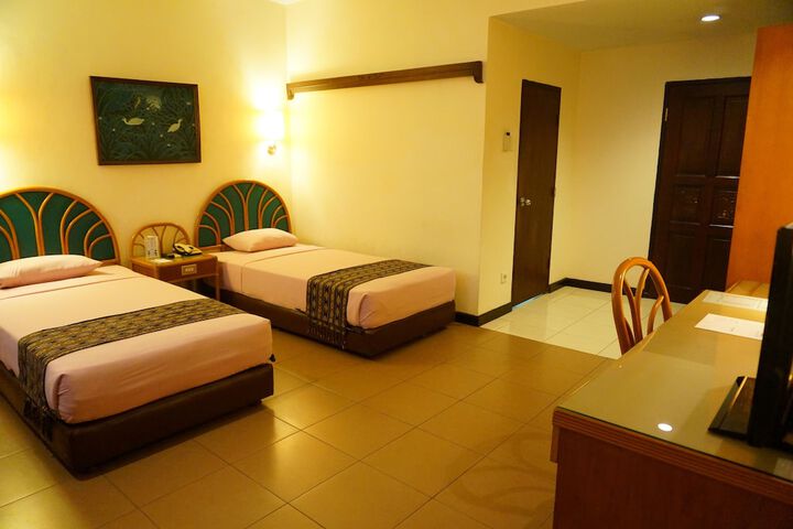 Room 12 of 21