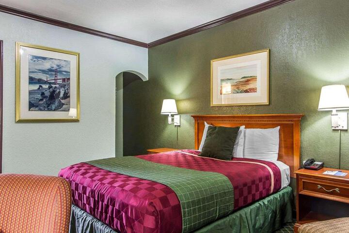 Queen Bed Accessible (5 of 31)