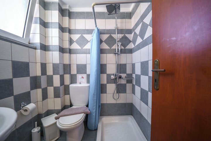 Room 143 of 179