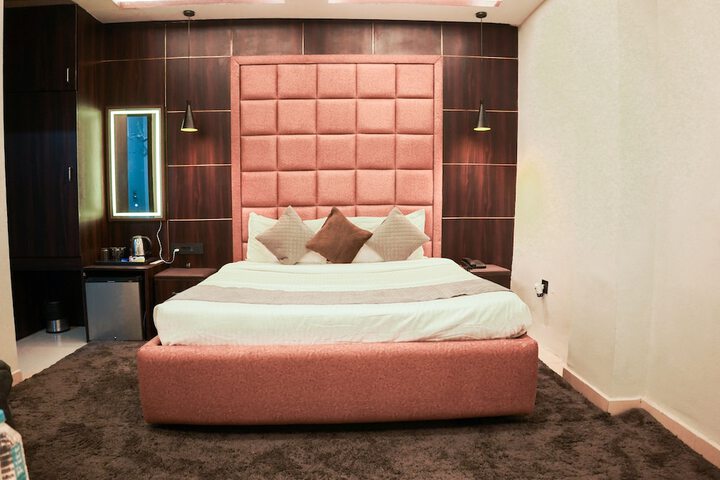 Room 4 of 23