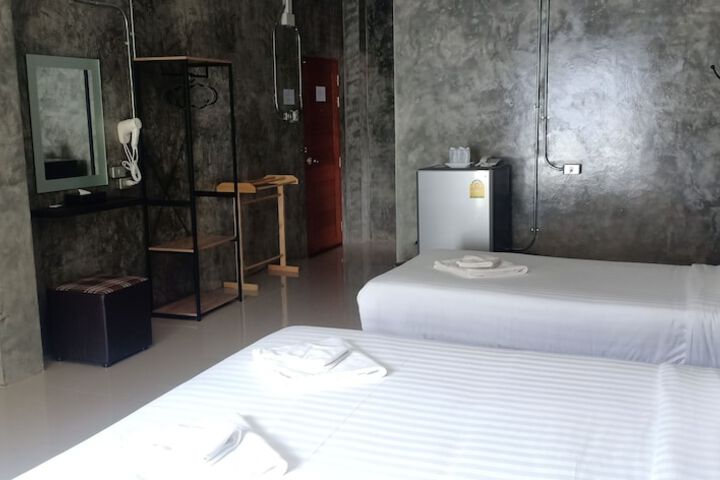 Room 11 of 33