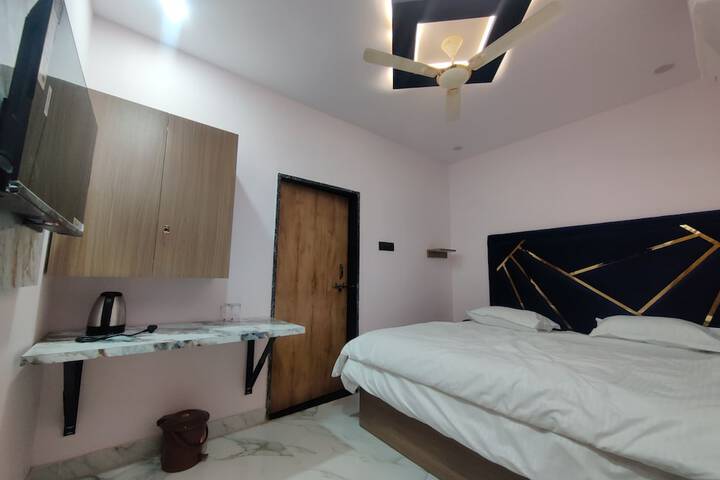 Room 6 of 22