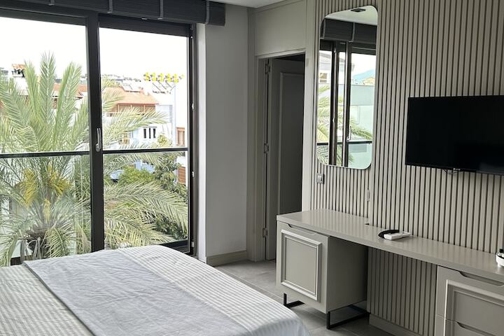 Room 19 of 76