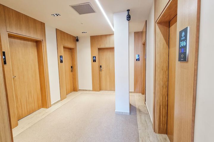 Ballroom/Hall 87 of 126