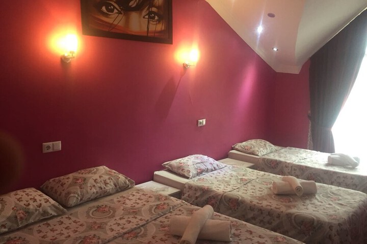 Room 4 of 28