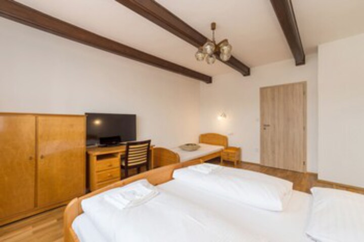Room 28 of 75