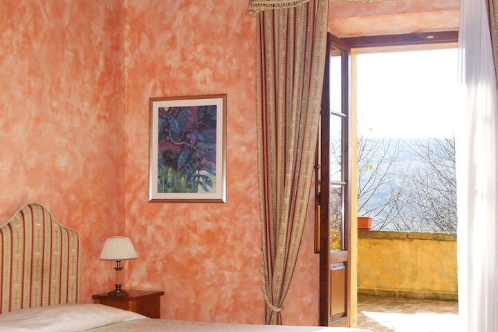 Room 3 of 37