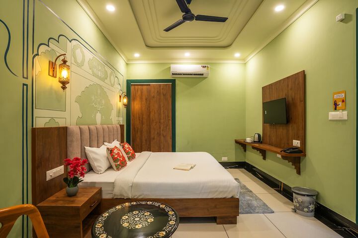 Room 44 of 90