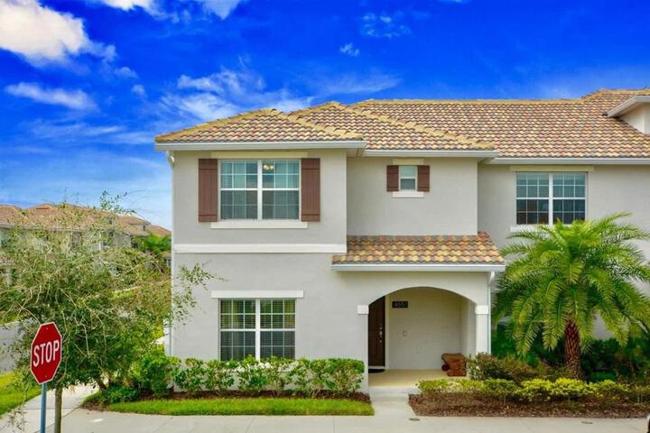 Five Bedrooms Home with Pool 4851 in Kissimmee, FL
