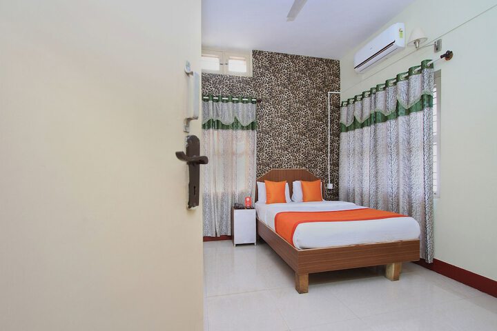 Room 8 of 9
