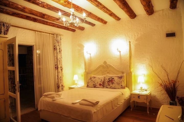 Room 2 of 35
