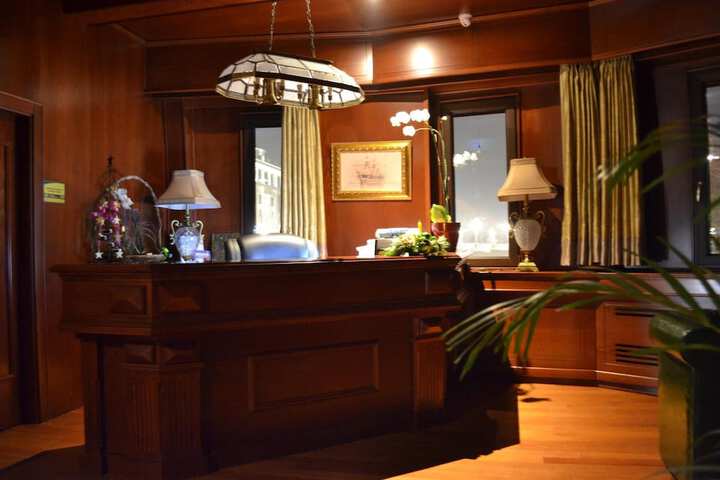 Entrance & Lobby