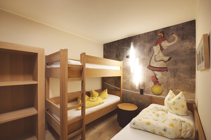 Room 12 of 73