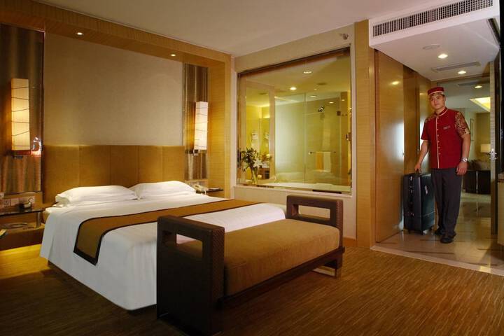 Room 9 of 37