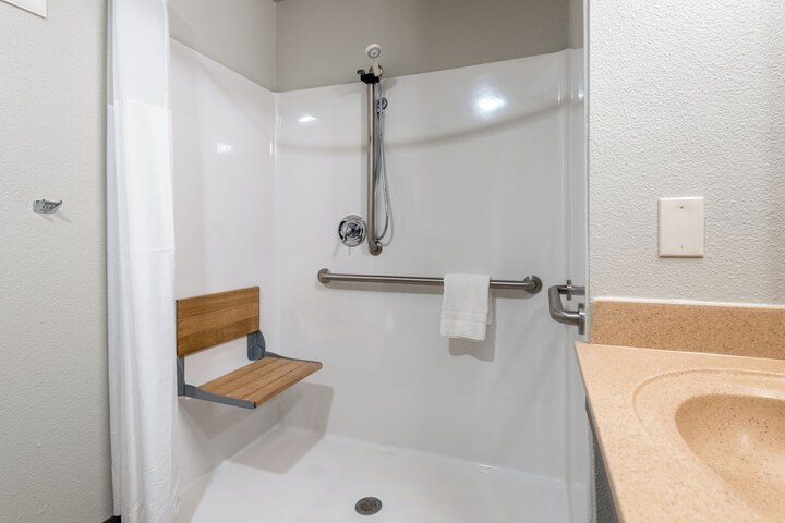 Queen Bed Accessible (7 of 20)