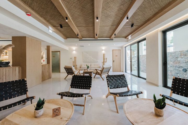 Entrance & Lobby