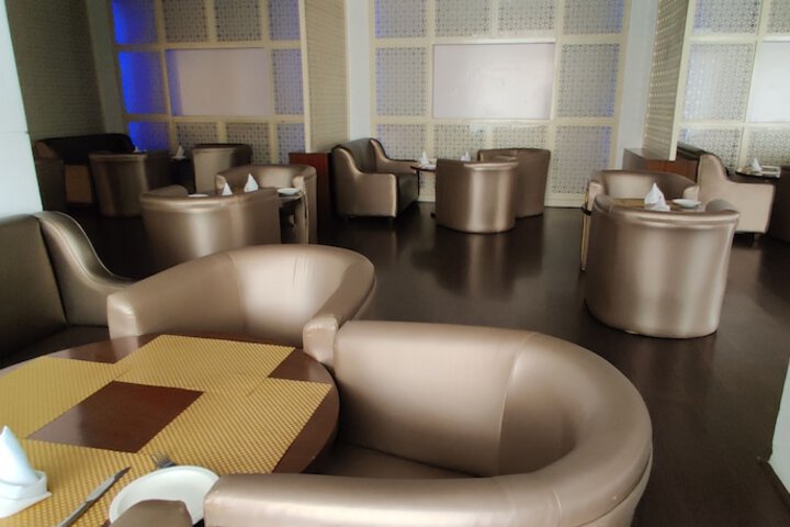Lounge 43 of 55
